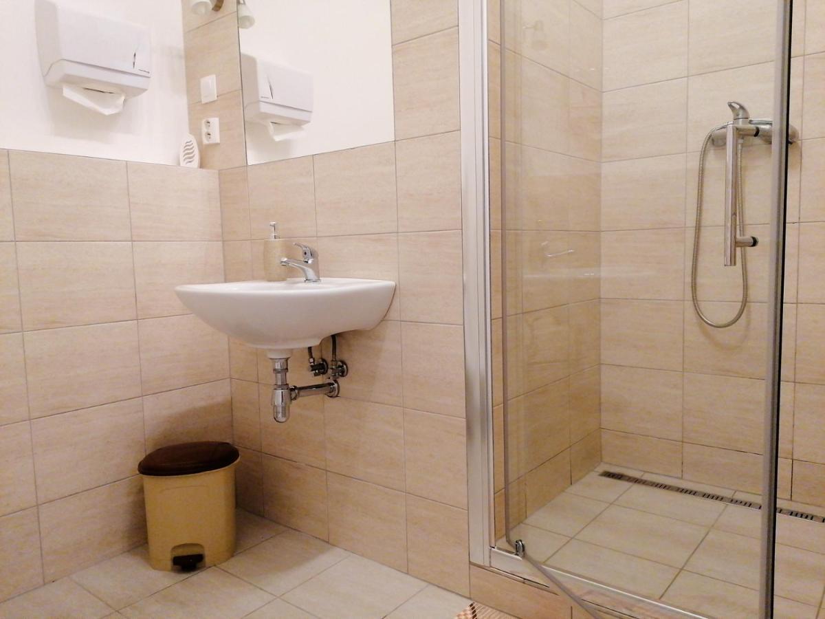 Hostel Vodna 1 Kosice Ngoại thất bức ảnh
